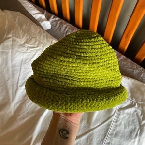 Vintage girl’s 90s green hat
